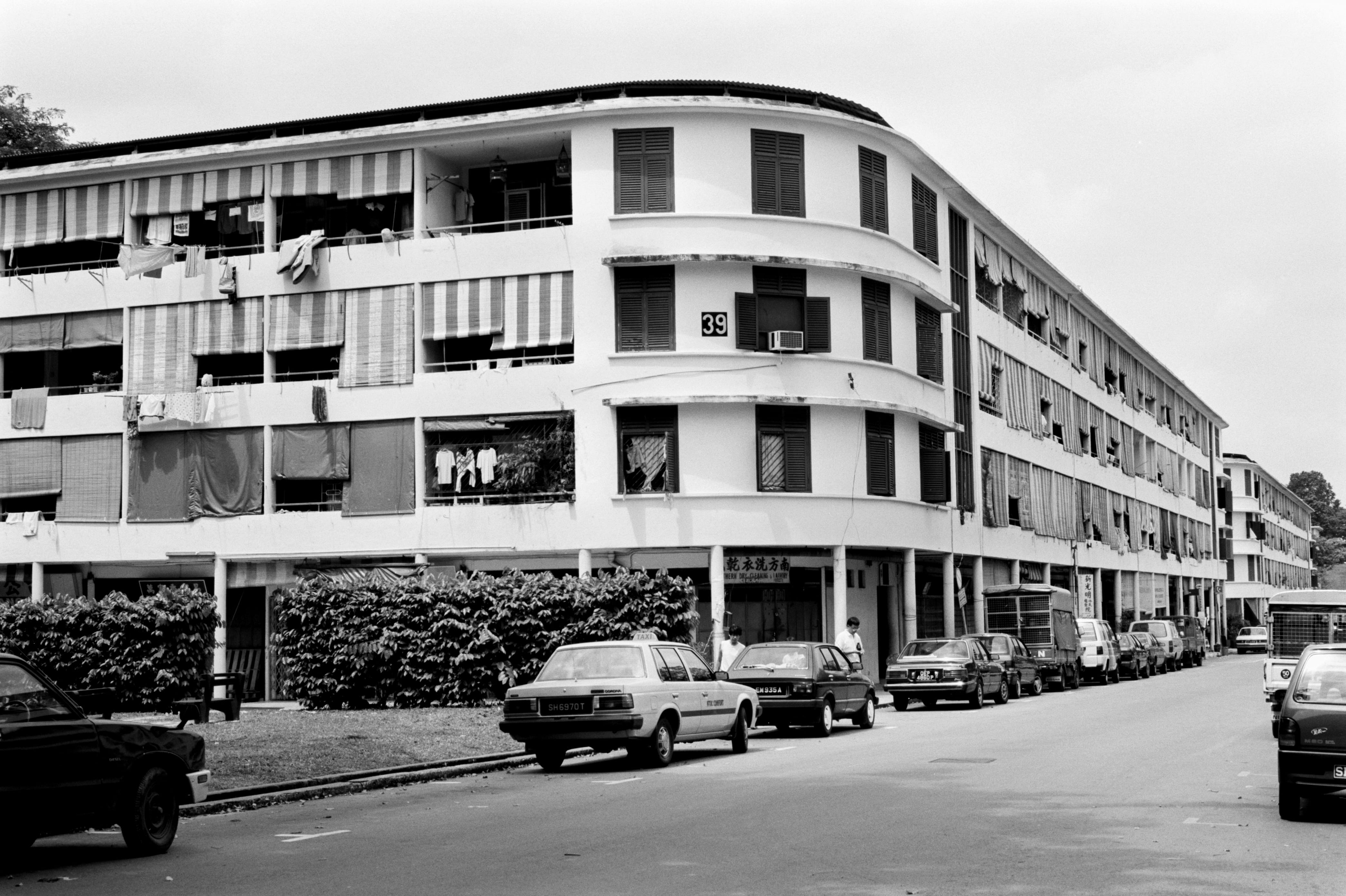 Kim Pong Road, 1992. It was named after Low Kim Pong, whose firm Chop Ban San was once the largest druggist in Singapore. From the Lee Kip Lin Collection. All rights reserved, Lee Kip Lin and National Library Board, Singapore 2009.